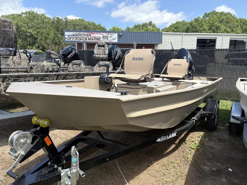 Slide: The Image of SeaArk 1652 Crappie 2024 - 2