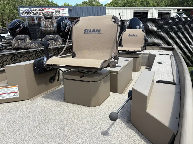 Slide: The Image of SeaArk 1652 Crappie 2024 - 5