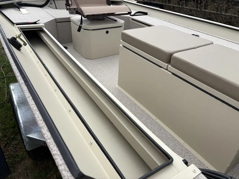 Slide: The Image of SeaArk 1652 Crappie 2025 - 8