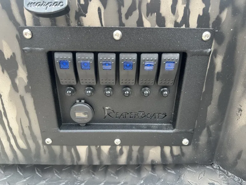 Slide: The Image of Reaper Boats 656 656 STEP TRANSOM 2026 - 7