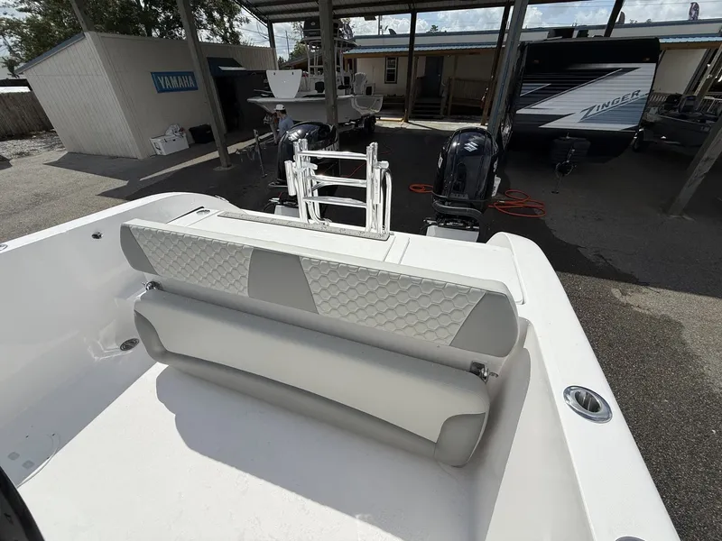 Slide: The Image of Twin Vee GFX 24GFX 2026 - 12