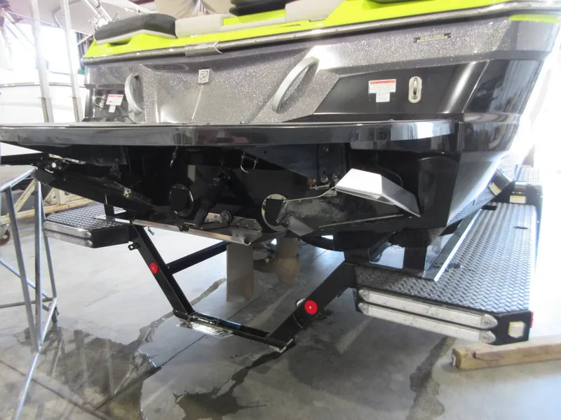 Slide: The Image of MasterCraft XT25 2018 - 11