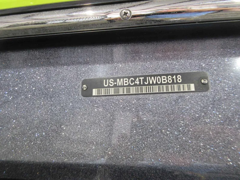 Slide: The Image of MasterCraft XT25 2018 - 13