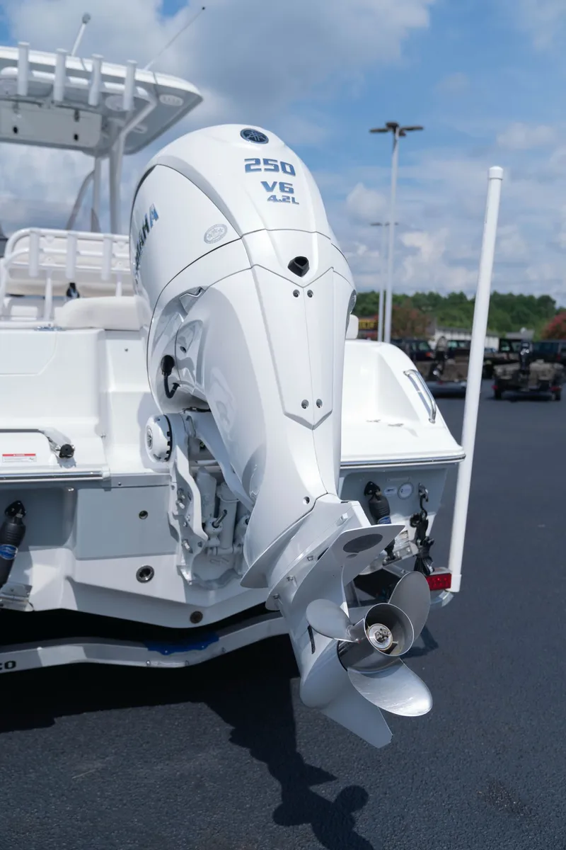 Slide: The Image of Sea Hunt Ultra 234 2025 - 15