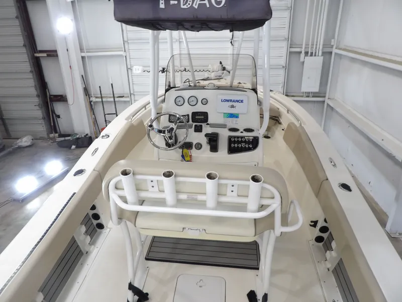 Slide: The Image of NauticStar 2102 2017 - 24