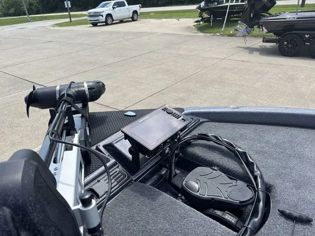 Slide: The Image of Phoenix Bass Boat 819ZXL 2026 - 10