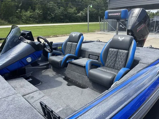 Slide: The Image of Phoenix Bass Boat 819ZXL 2026 - 11