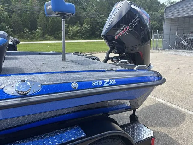 Slide: The Image of Phoenix Bass Boat 819ZXL 2026 - 12