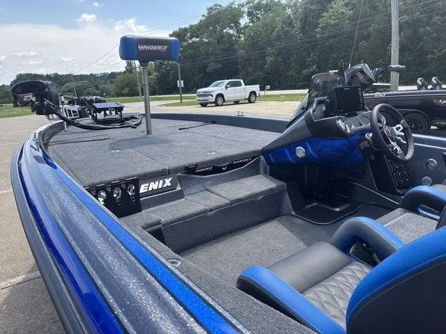 Slide: The Image of Phoenix Bass Boat 819ZXL 2026 - 13
