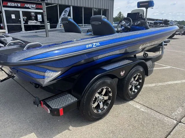 Slide: The Image of Phoenix Bass Boat 819ZXL 2026 - 3