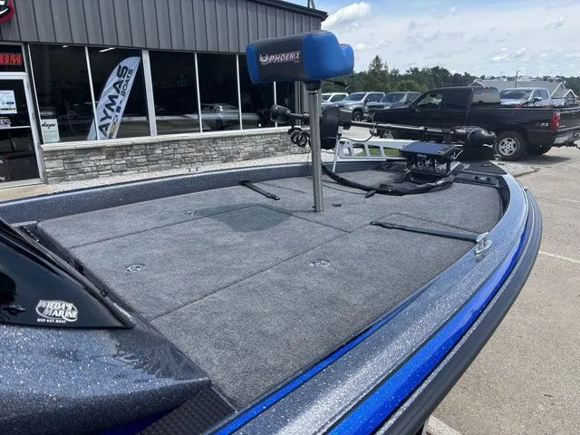 Slide: The Image of Phoenix Bass Boat 819ZXL 2026 - 7