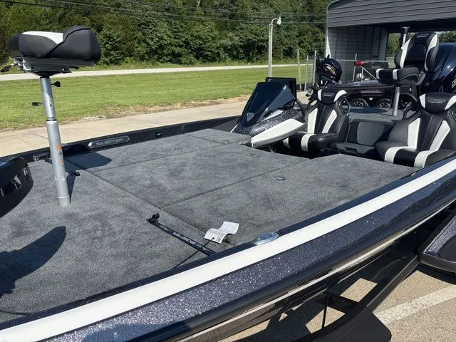 Slide: The Image of Skeeter FXR21 FLEX 2026 - 11