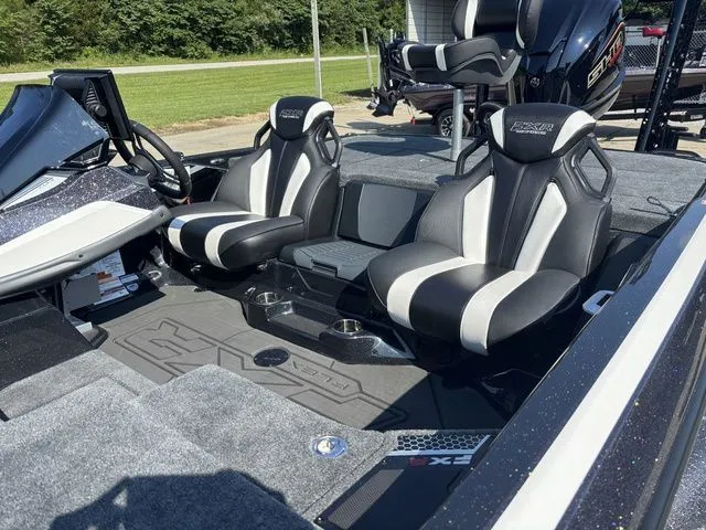 Slide: The Image of Skeeter FXR21 FLEX 2026 - 12