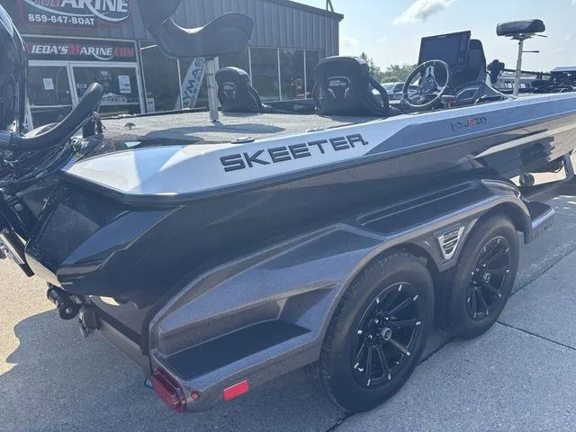 Slide: The Image of Skeeter FXR21 FLEX 2026 - 3