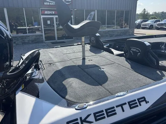 Slide: The Image of Skeeter FXR21 FLEX 2026 - 4