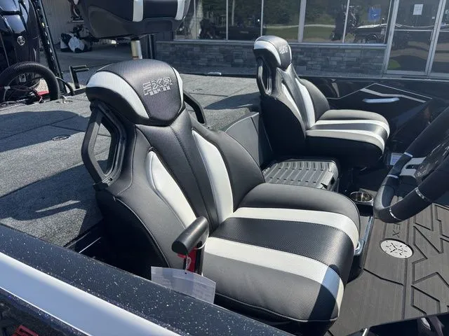 Slide: The Image of Skeeter FXR21 FLEX 2026 - 6