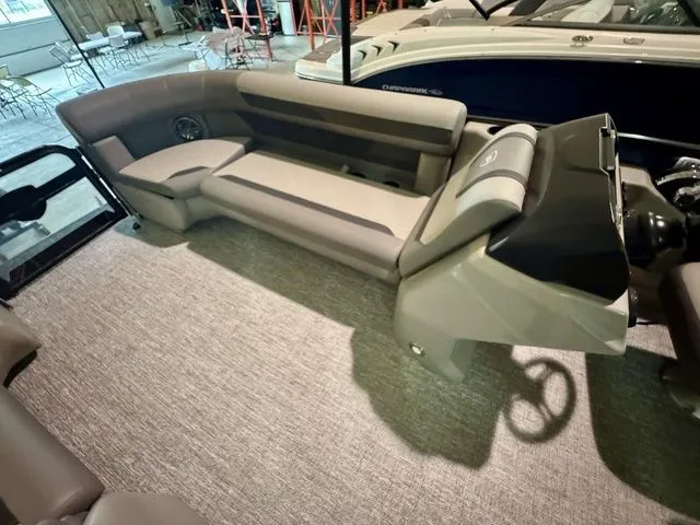 Slide: The Image of Premier 220 Sunscape RF 2025 - 10