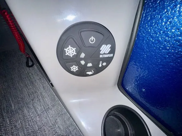 Slide: The Image of Premier 220 Sunscape RF 2025 - 16