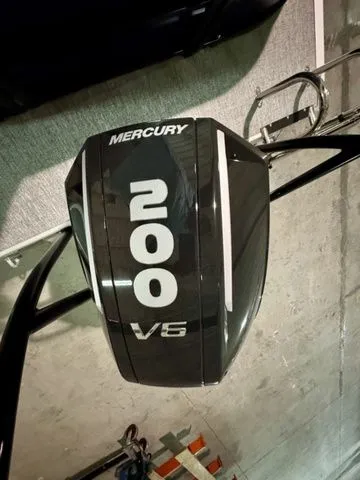 Slide: The Image of Premier 220 Sunscape RF 2025 - 18