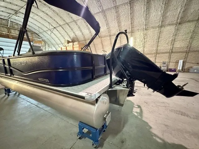 Slide: The Image of Premier 220 Sunscape RF 2025 - 4