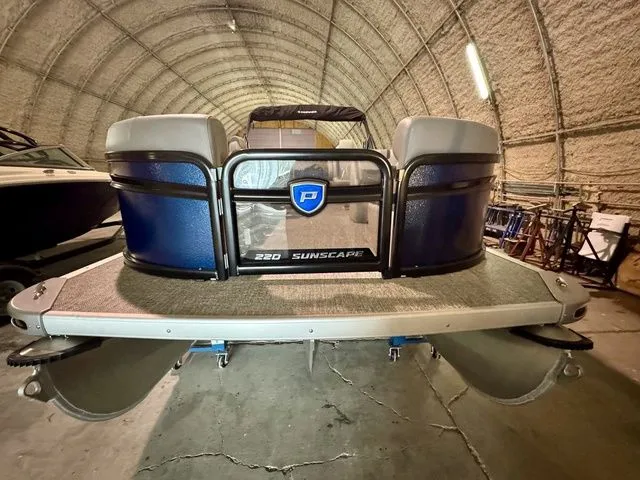 Slide: The Image of Premier 220 Sunscape RF 2025 - 5
