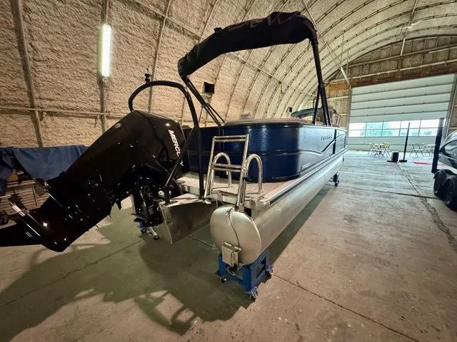 Slide: The Image of Premier 220 Sunscape RF 2025 - 6