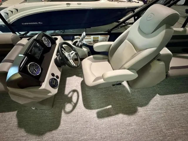 Slide: The Image of Premier 220 Sunscape RF 2025 - 7