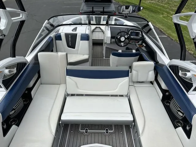 Slide: The Image of Nautique G23 2013 - 14