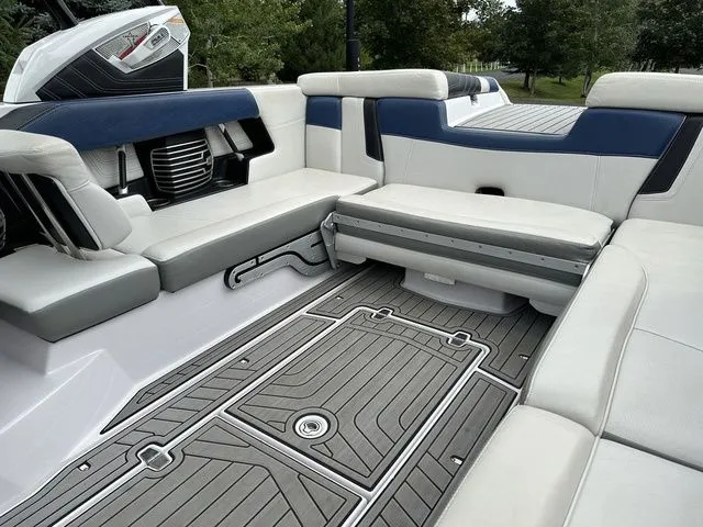 Slide: The Image of Nautique G23 2013 - 20