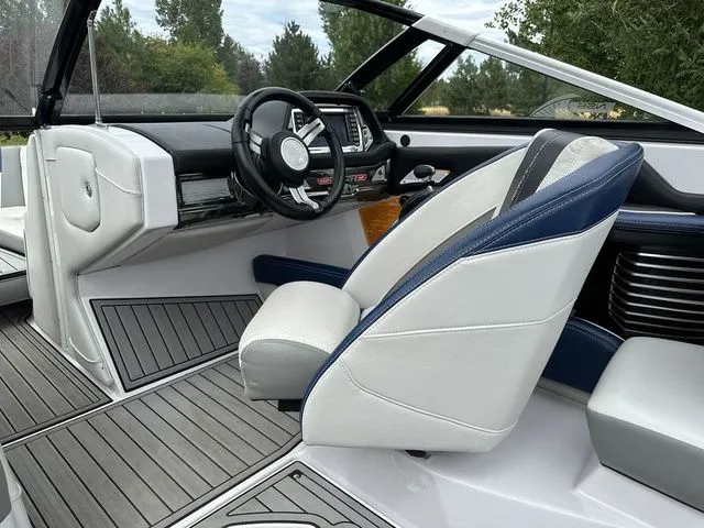 Slide: The Image of Nautique G23 2013 - 27