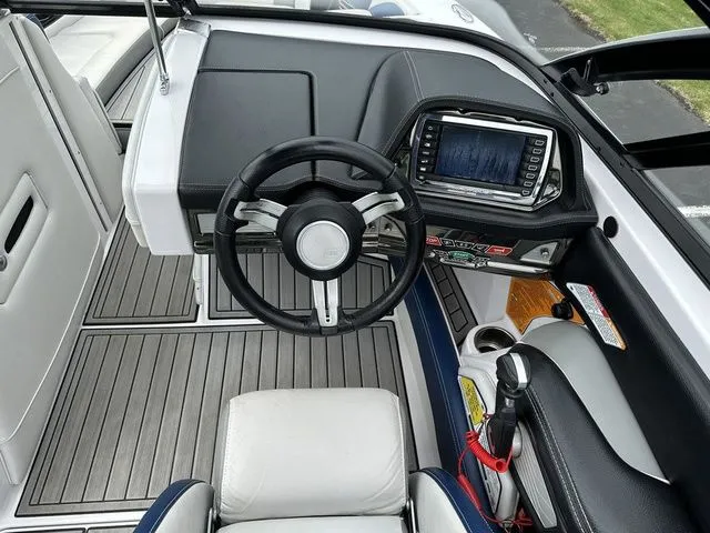 Slide: The Image of Nautique G23 2013 - 28