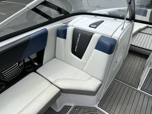 Slide: The Image of Nautique G23 2013 - 29