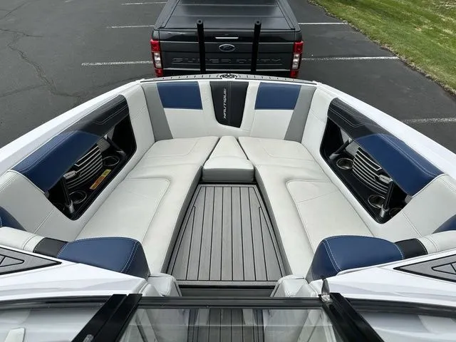 Slide: The Image of Nautique G23 2013 - 30