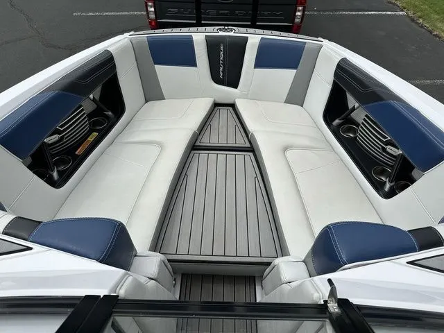 Slide: The Image of Nautique G23 2013 - 32