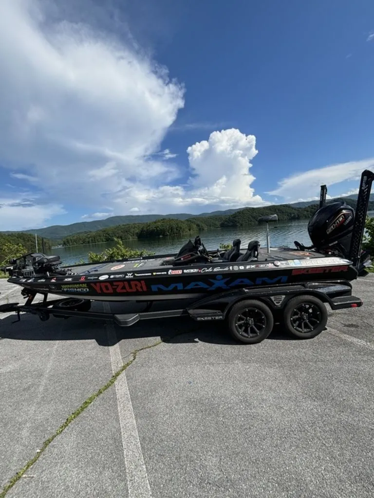 Slide: The Image of Skeeter FXR21 Apex 2025 - 5