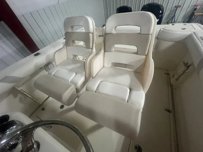 Slide: The Image of 2007 Boston Whaler 240 Outrage 15 - 15