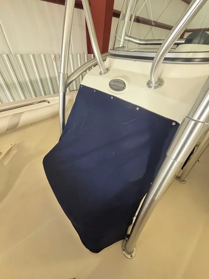 Slide: The Image of 2007 Boston Whaler 240 Outrage 20 - 20