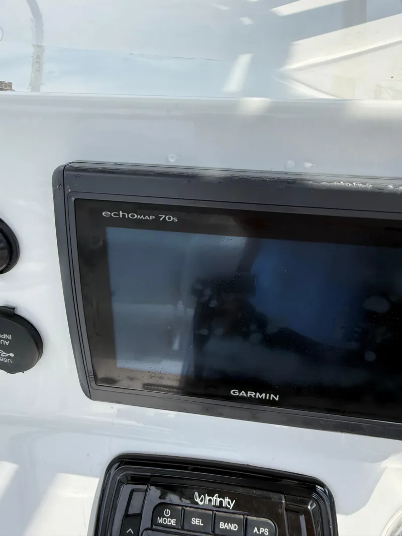 Slide: The Image of Garmin echoMAP 70s on 2014 Sea Hunt Ultra 211 boat dashboard. - 15