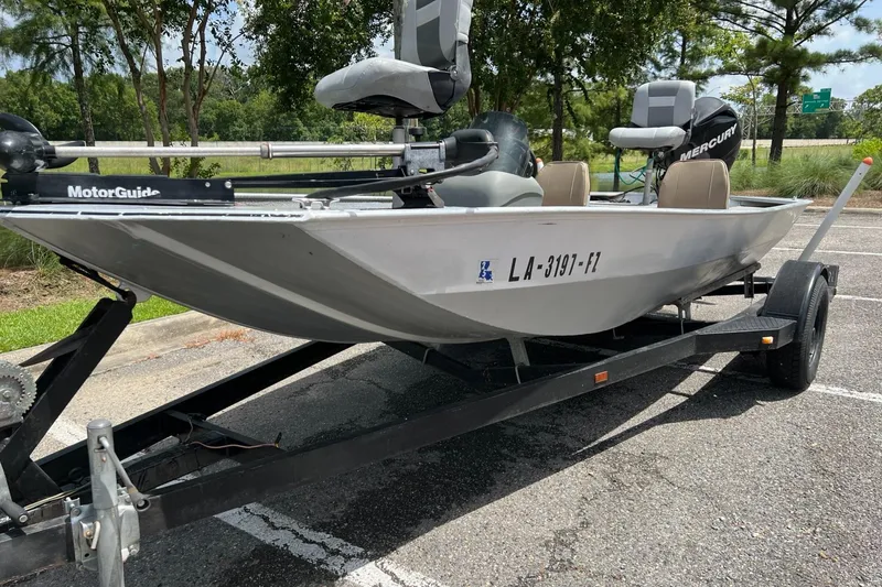 Slide: The Image of Tracker Pro165 2012 - 6