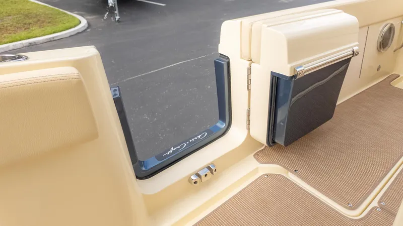 Slide: The Image of Chris-Craft Catalina 31 2026 - 13