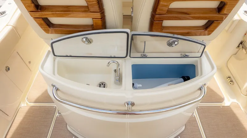 Slide: The Image of Chris-Craft Catalina 31 2026 - 19