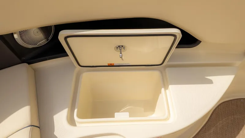 Slide: The Image of Chris-Craft Catalina 31 2026 - 32