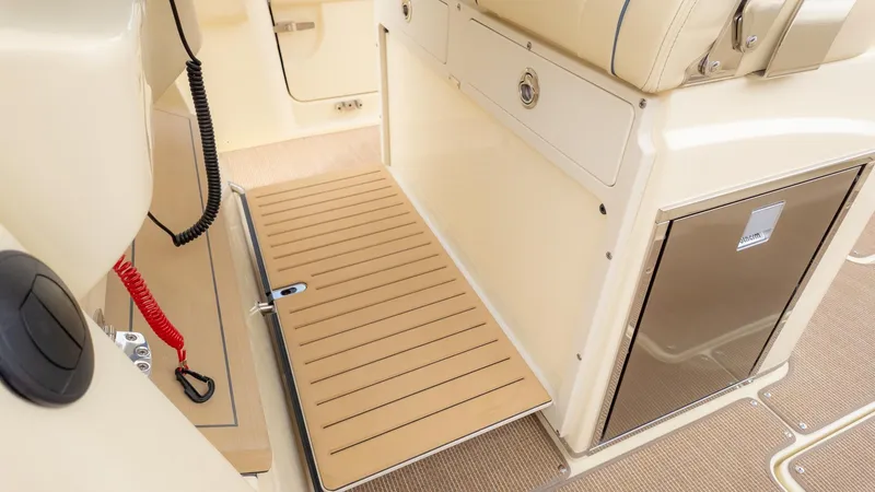 Slide: The Image of Chris-Craft Catalina 31 2026 - 42