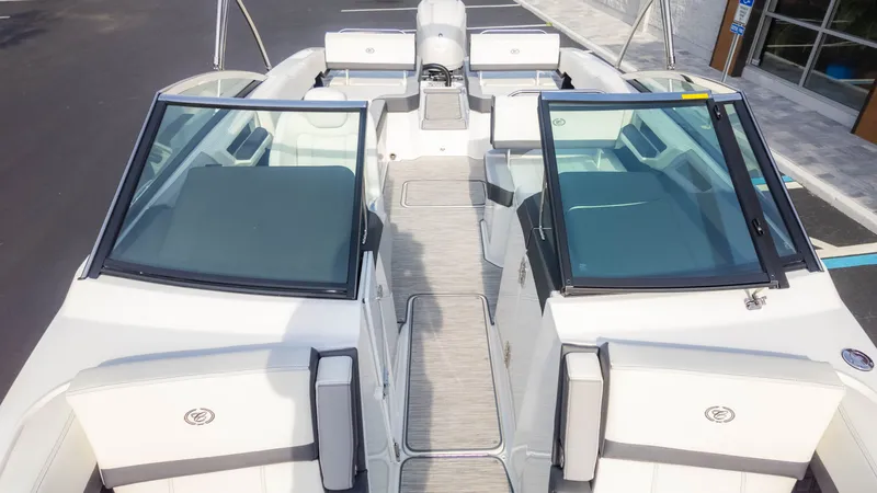 Slide: The Image of Cobalt R6 Outboard 2023 - 10