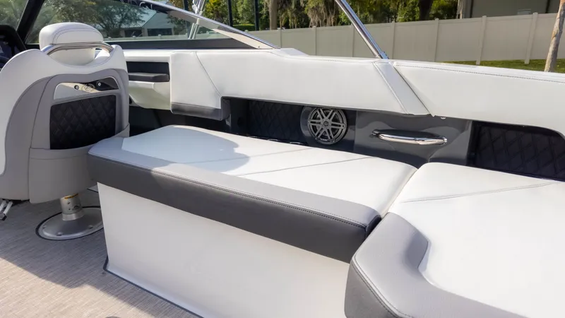 Slide: The Image of Cobalt R6 Outboard 2023 - 13