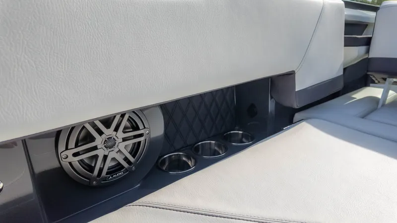 Slide: The Image of Cobalt R6 Outboard 2023 - 21