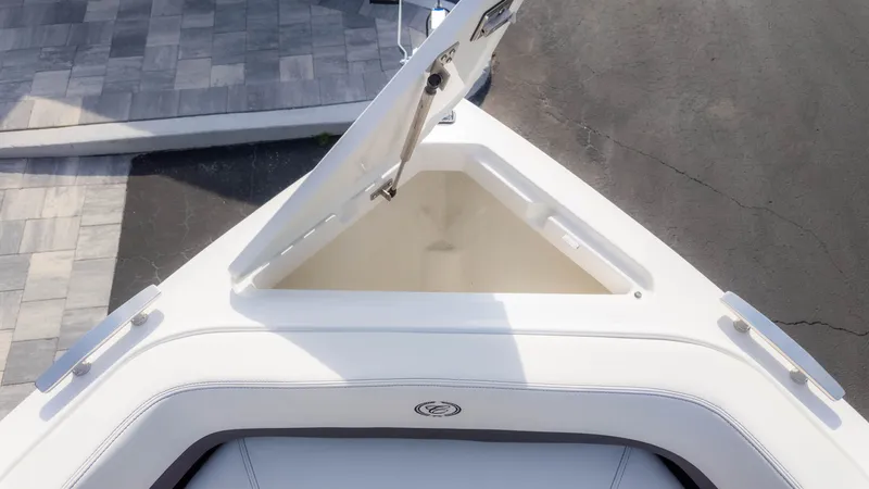 Slide: The Image of Cobalt R6 Outboard 2023 - 28