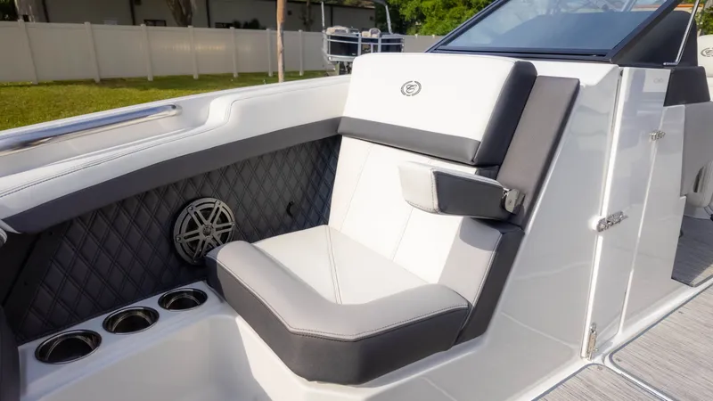 Slide: The Image of Cobalt R6 Outboard 2023 - 29