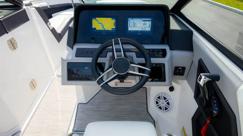 Slide: The Image of Cobalt R6 Outboard 2023 - 32