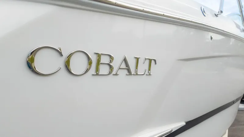 Slide: The Image of Cobalt R6 Outboard 2023 - 4